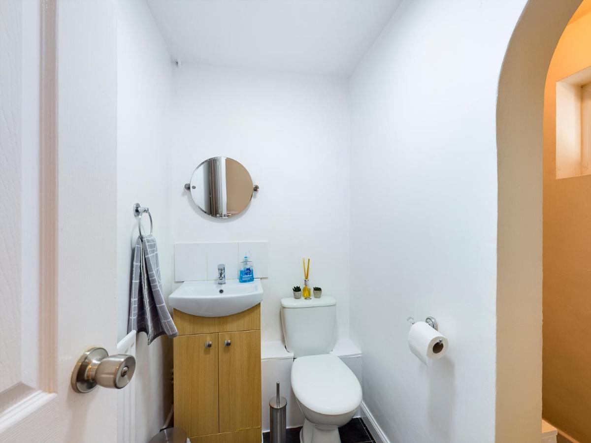 247 Serviced Accommodation In Telford- 3Br House Ngoại thất bức ảnh